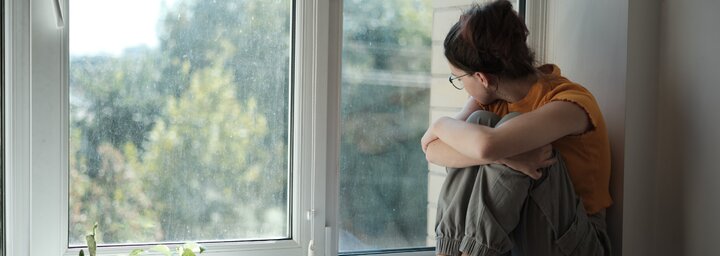 „A fiatalok nincsenek jól!” – a vészharangot kongatja a Kék Vonal Gyermekkrízis Alapítvány