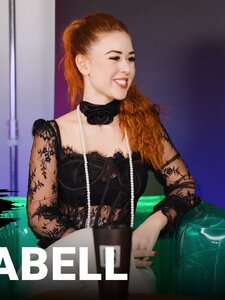 „Ha azzal a céllal vagyok a dark weben, hogy mindenkit megmentsek, a zárt osztályon fogok kikötni” – Interjú Url Izabell íróval