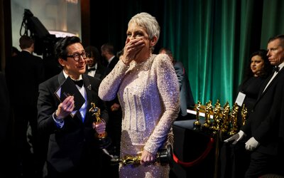 „Katica, katica, felmászott a fára“ – énekelte Jamie Lee Curtis magyarul, miután átvette az Oscarját 