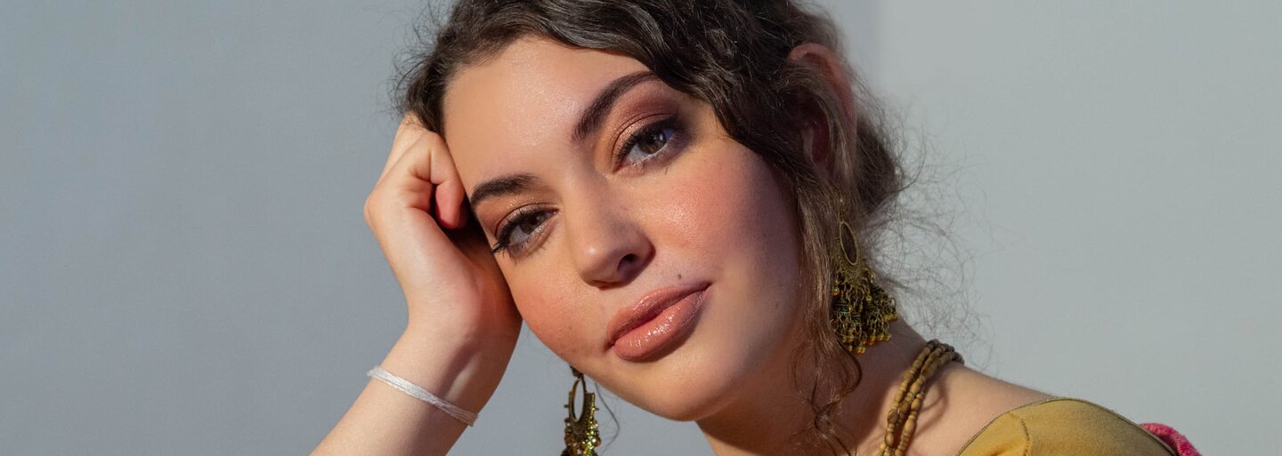 „Mi egy elég bulis vallás vagyunk“ – interjú a TikTok „krisnás lányával“, Abhisārikā Devī Dāsīval