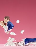„Milyen sok közös van bennünk, még a törzshelyünk is ugyanaz!“ – Így ismerheted fel a love bombingot, vagyis a szerelmi bombázást