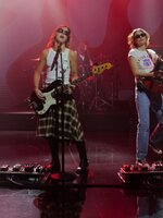 „Ne engem hibáztass, hanem az exemet, Brettet” – A szakítós számból sikert kovácsoló The Beaches is fellép a Szigeten