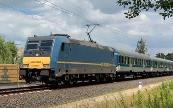 A MÁV-START 480 "TRAXX" vonatot választom bármilyen különösebb ok nélkül.