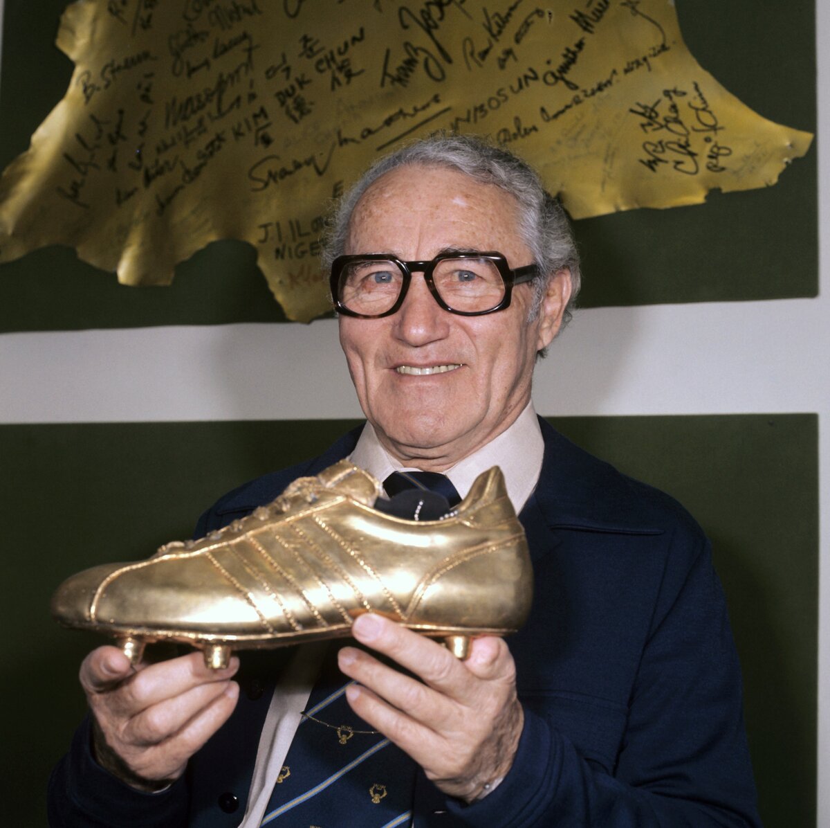 Adolf Dassler az ikonikus stoplissal 1975-ben