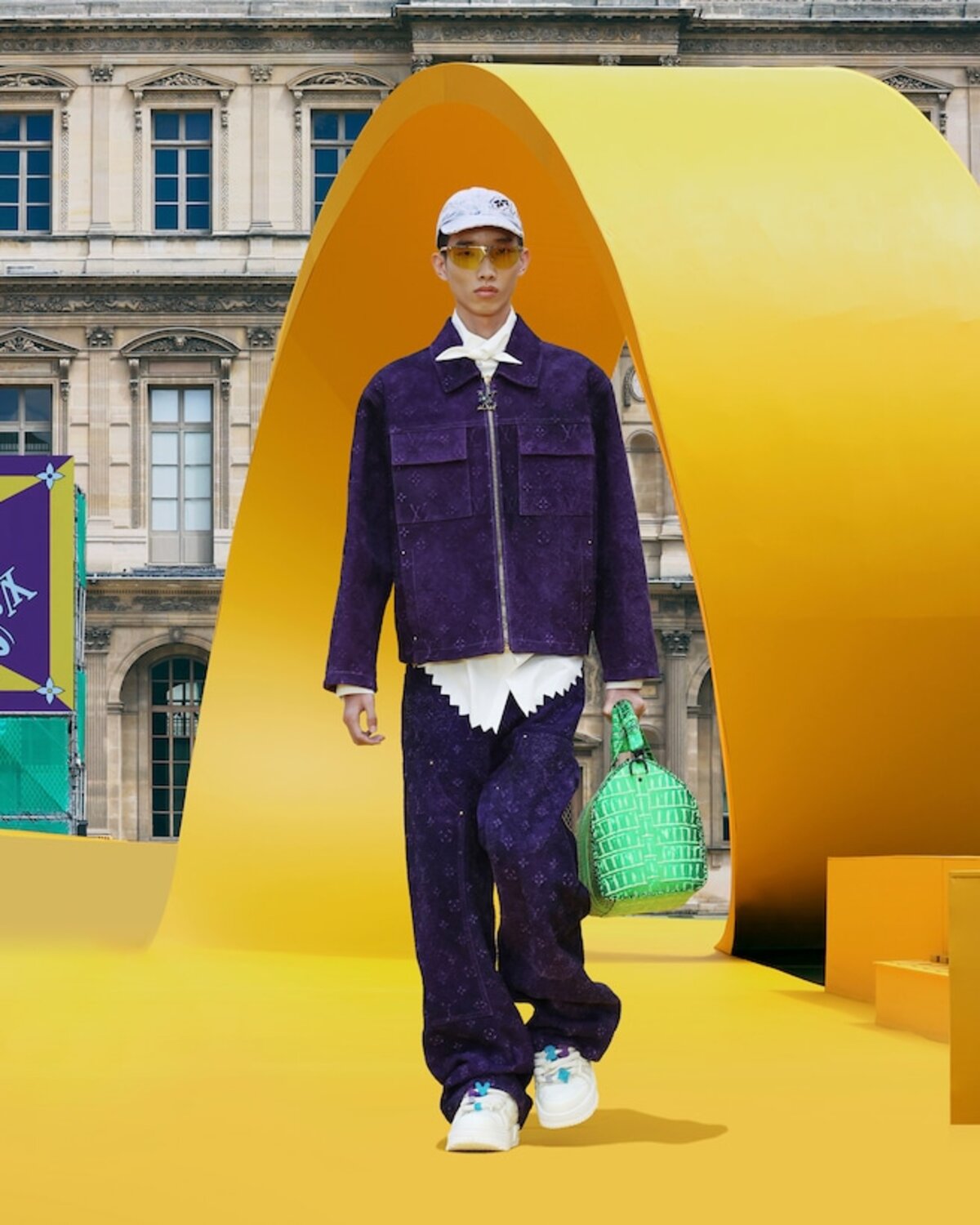 A Louis Vuitton egyik szettje a 2023-as tavaszi kollekcióból