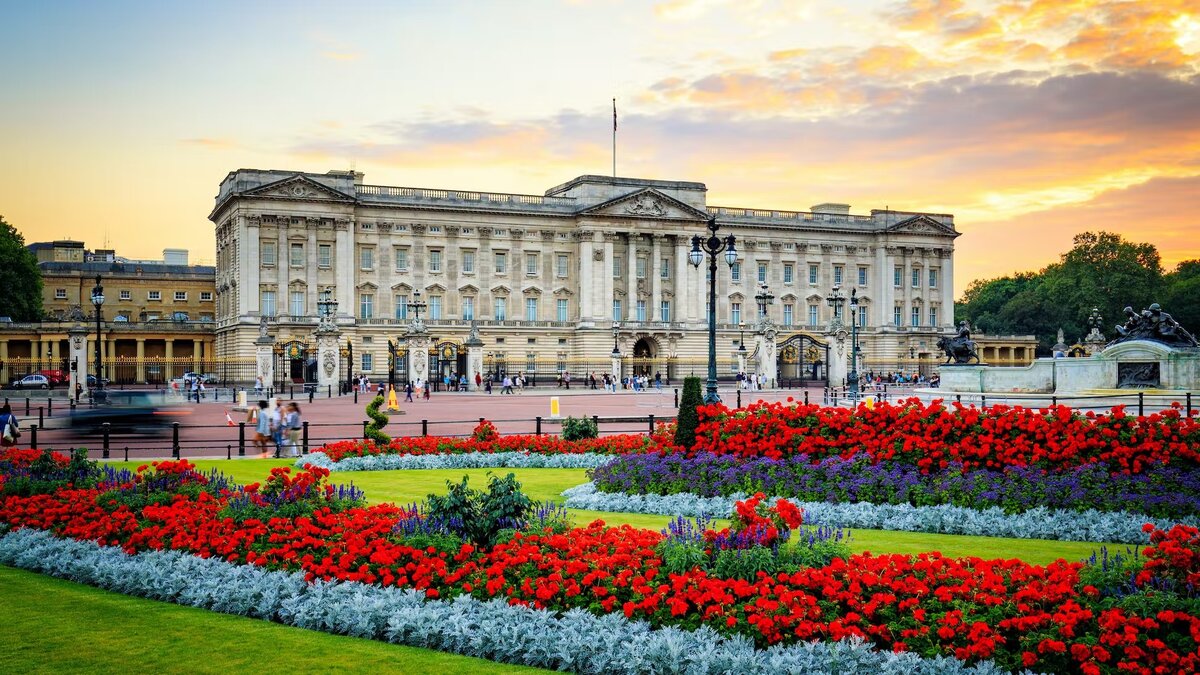 Tudtátok, hogy a brit királyi család otthonában, a Buckingham-palotában több, mint 700 szoba található?