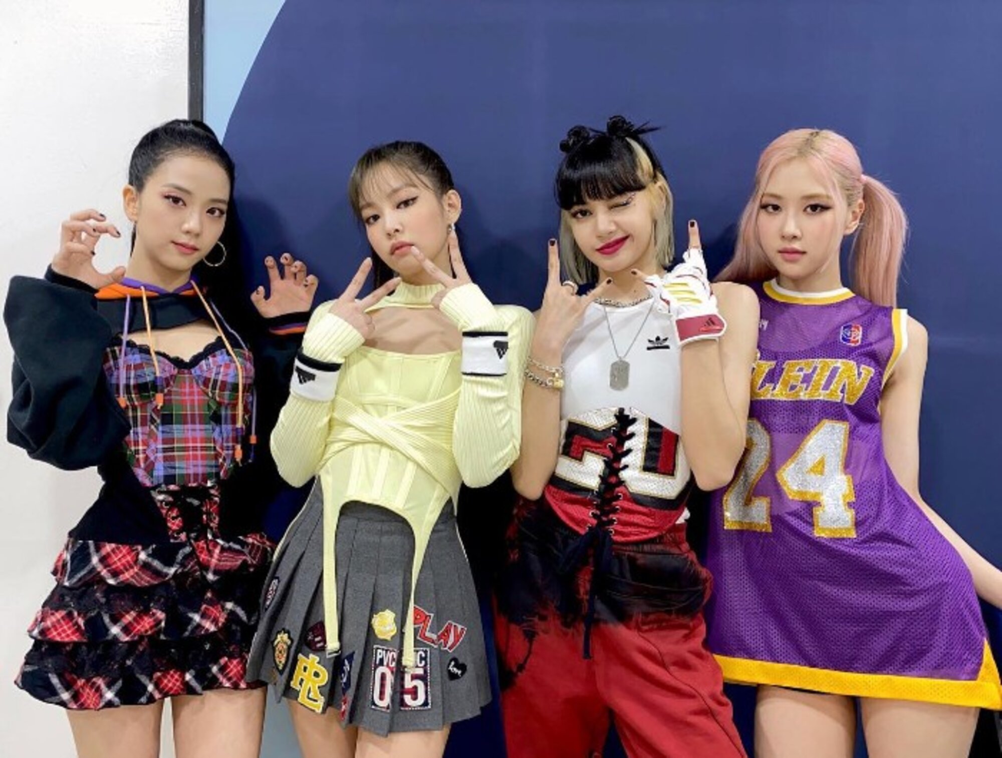 A Blackpink K-pop lánybanda tagjai: Jennie Kim, Jisoo, Rosé, Lisa.