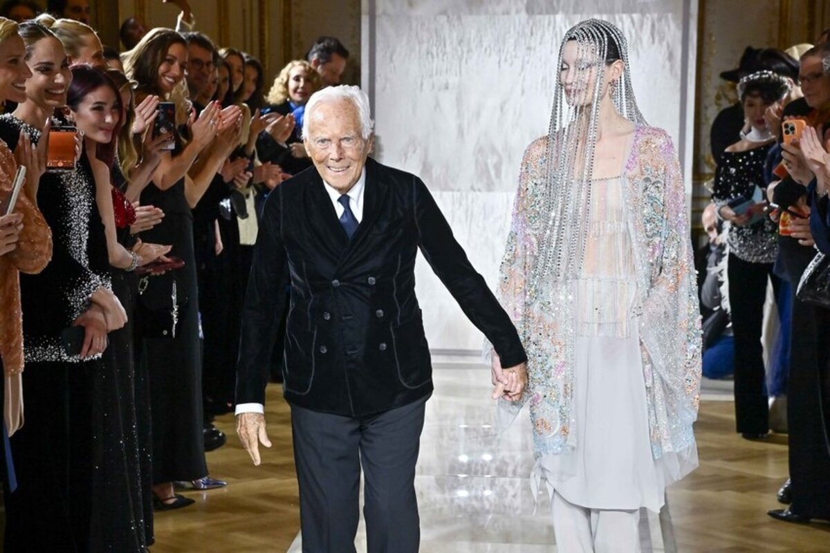 Armani Prive - Haute Couture - Runway Collection - Women