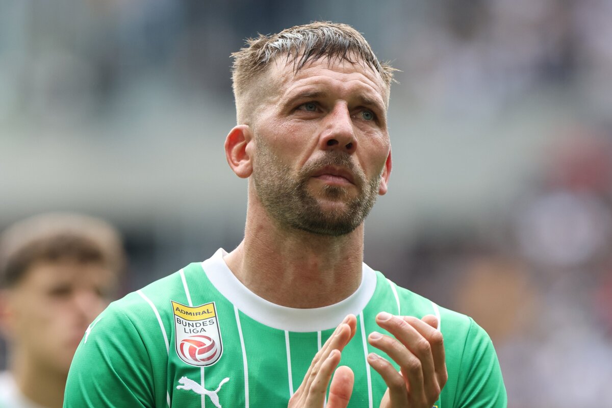 Guido Burgstaller, a Rapid Wien labdarúgója egy linzi mérkőzésen 2024 áprilisában.