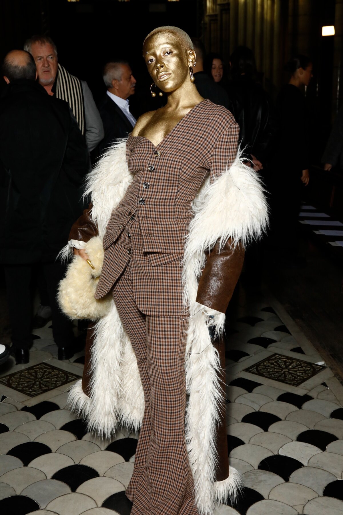 Párizs, Franciaország - október 04.: Doja Cat részt vesz az A.W.A.K.E Mode Womenswear Spring/Summer 2023 bemutatóján a Párizsi Divathét keretében 2022. október 04-én, Párizsban, Franciaországban. (Fotó: Julien Hekimian/Getty Images)