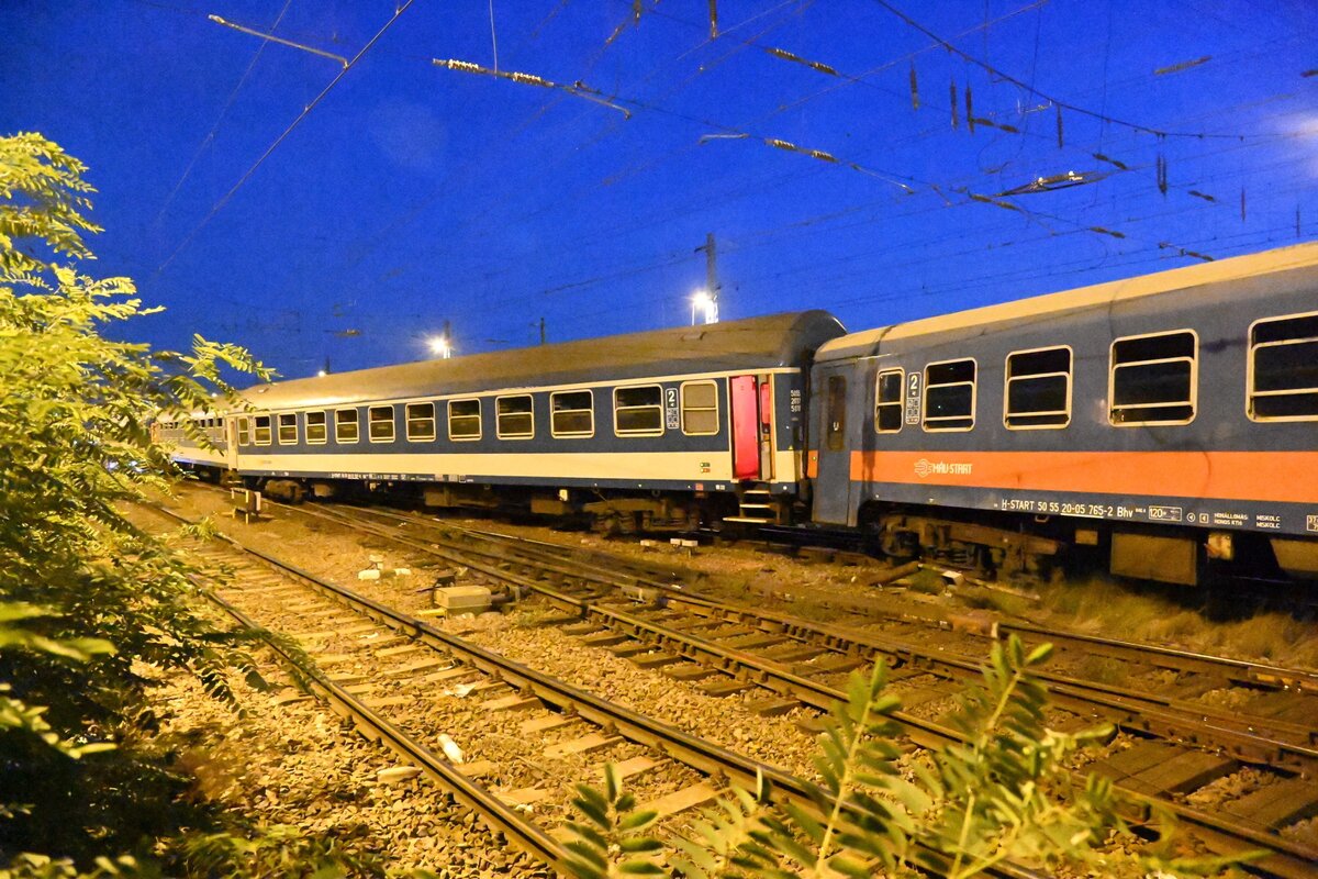 Budapest, 2024. augusztus 25. Kisiklott Intercity vonat a Keleti pályaudvar közelében 2024. augusztus 25-én. Jelentős korlátozásokra, késésekre, vonatkimaradásokra kell számítani.