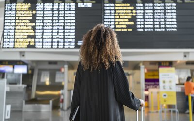 10 napig bujkált egy reptéren a magyar nő – Embercsempészek elől próbált megszökni 