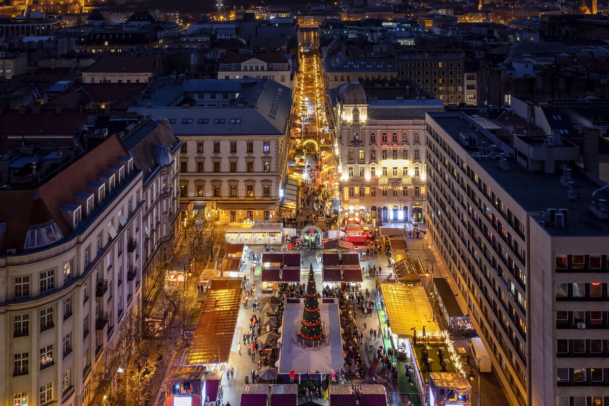 Karácsonyi vásár Budapesten, a Szent István-bazilika előtti téren