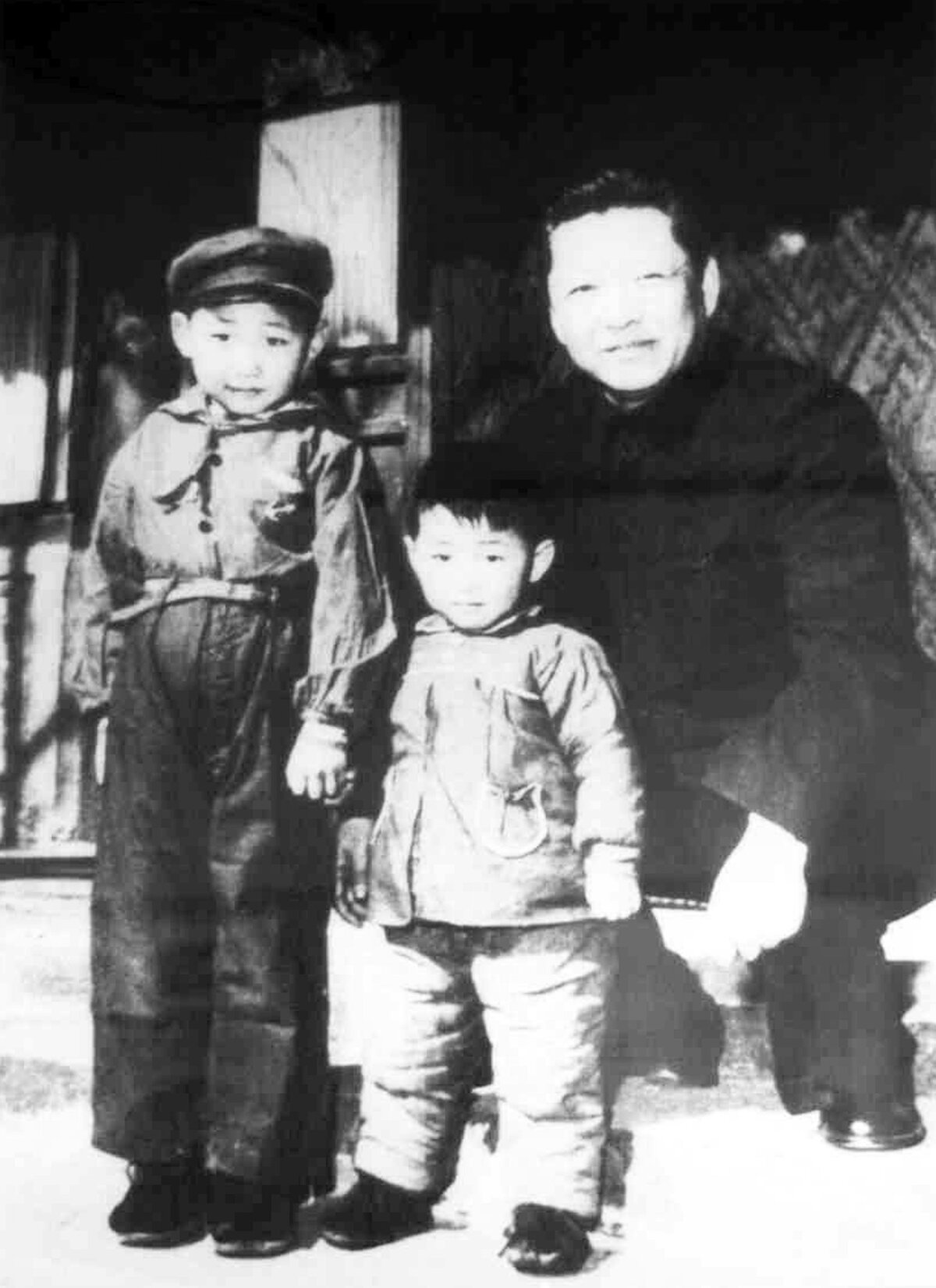 Hszi Csin-ping apjával, Xi Csong-hszunnal 1958-ban.
