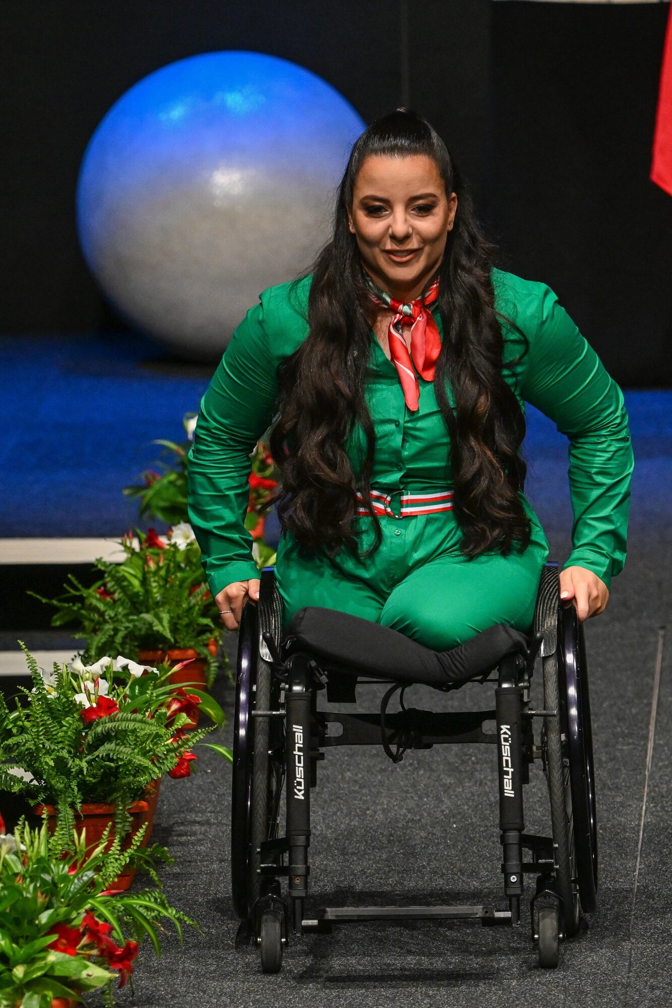 Illés Fanny paralimpiai úszó a magyar olimpiai és paralimpiai csapat 2024-es divatbemutatóján a Várkert Bazárban.