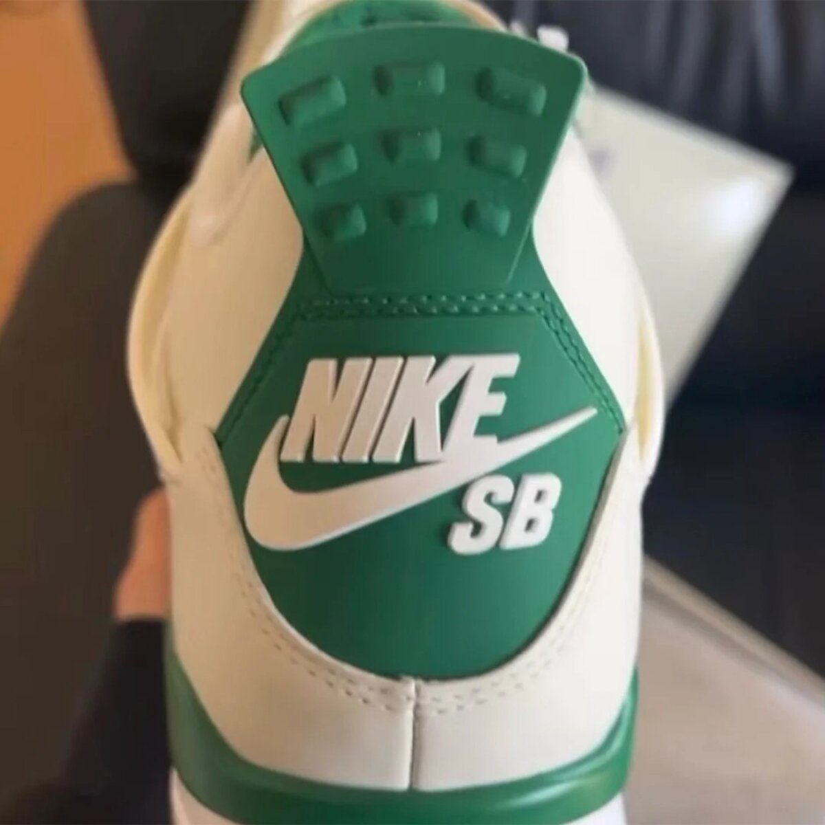 Nike SB x Air Jordan 4 “Pine Green”