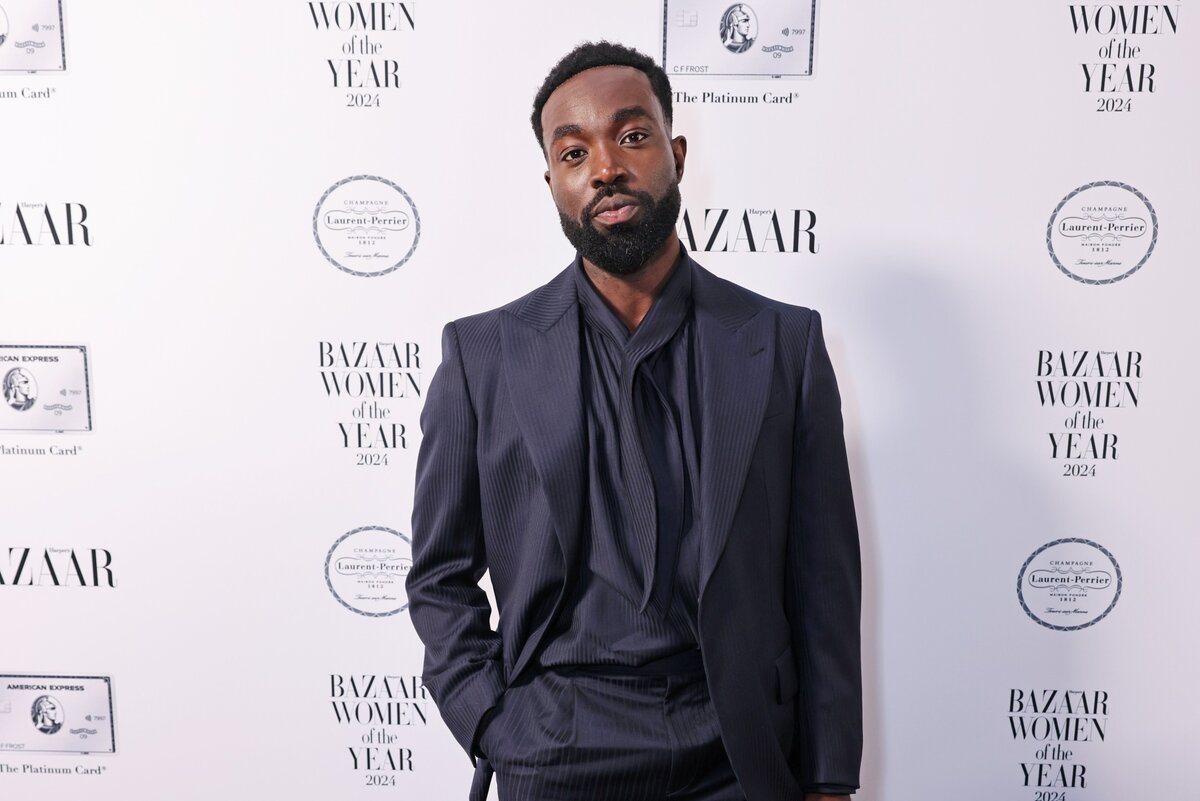 Paapa Essiedu a 2024-es Harper's Bazaar Women of the Year díjátadón november 5-én.