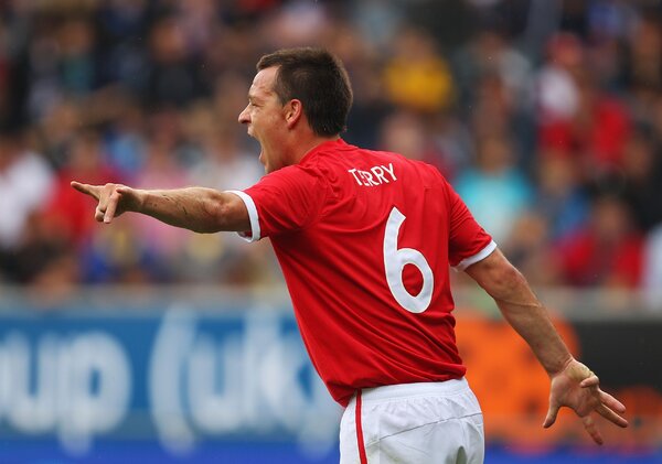 Hány felnőtt klubja volt játékosként John Terrynek, ha a kölcsönjátékot (Nottingham) nem számítjuk?