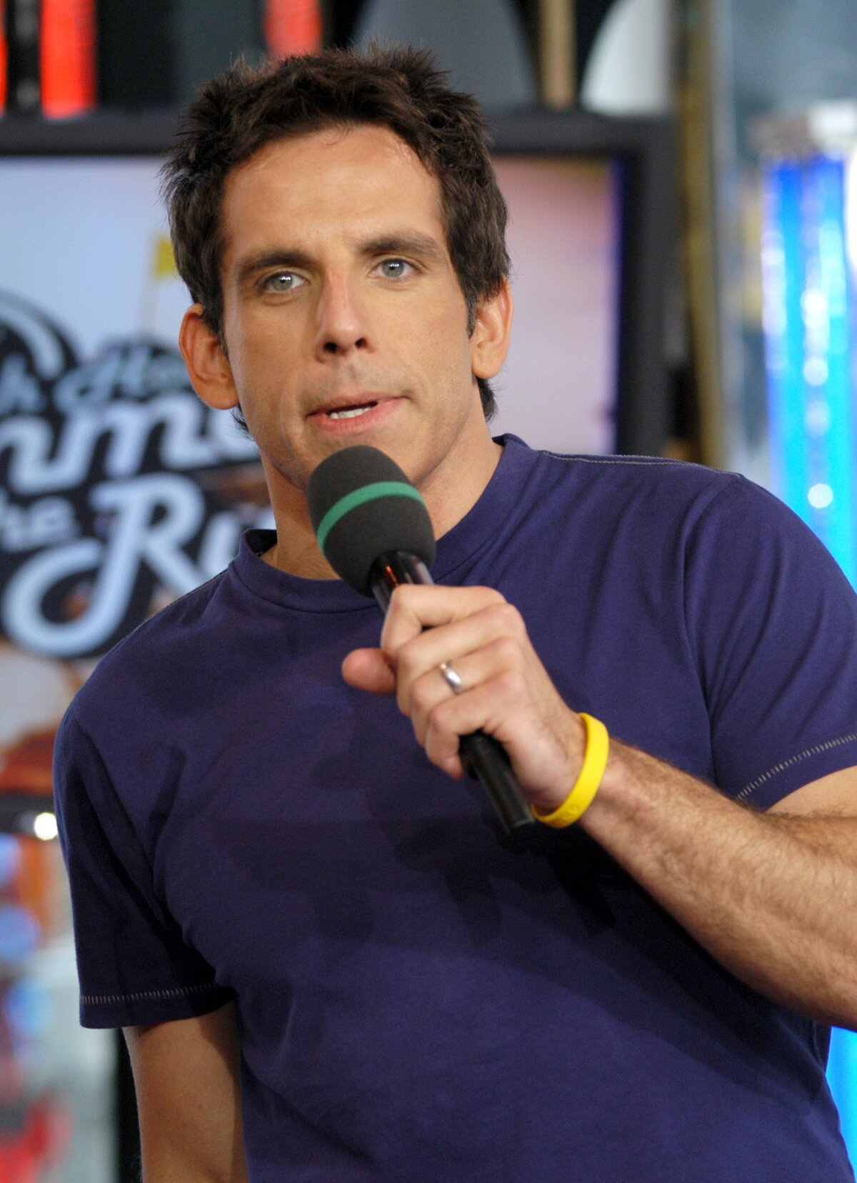 Ben Stiller is Livestrong karkötőt viselt. 