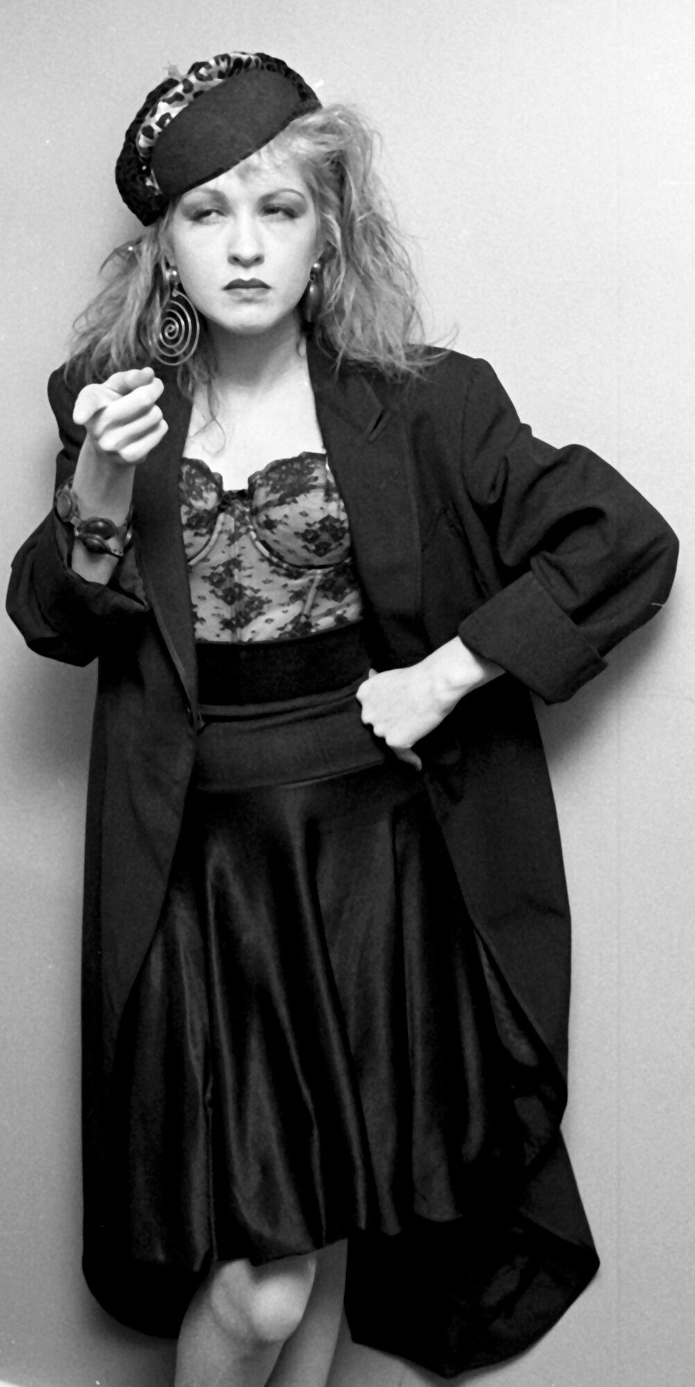 Cynthia Ann Stephanie "Cyndi" Lauper (New York, New York, 1953. június 22. –) kétszeres Grammy-díjas, emellett Emmy- és Tony-díjas amerikai énekesnő, dalszövegíró, zeneszerző, színésznő, melegjogi aktivista.[1] azon kevés előadóművészek egyike, akiknek GET-je van (Grammy-Emmy-Tony díj).