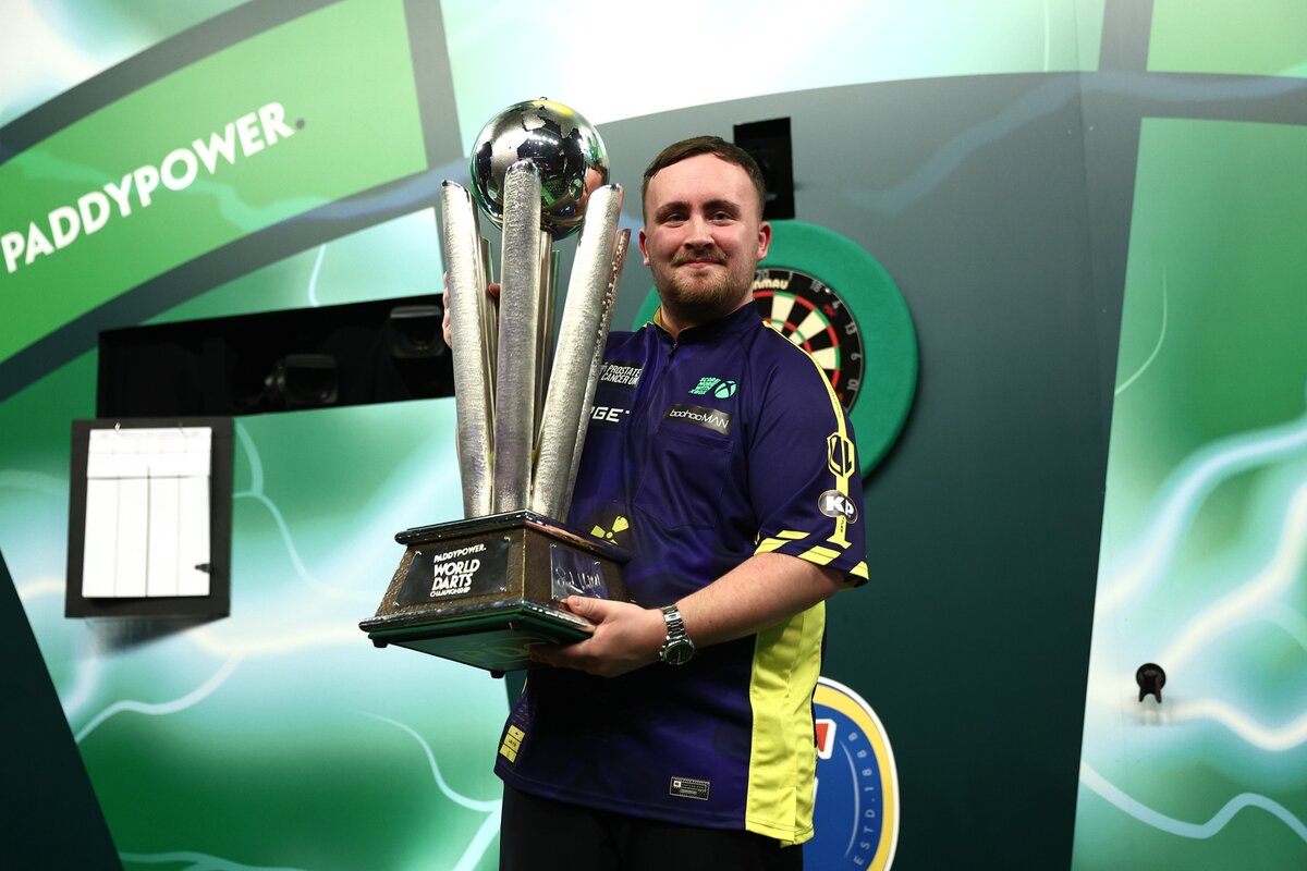 Luke Littler 17 evesen lett dartsvilagbajnok