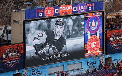 29 éves korában meghalt Adam Johnson profi jégkorongozó, miután egy korcsolya megvágta a nyakát