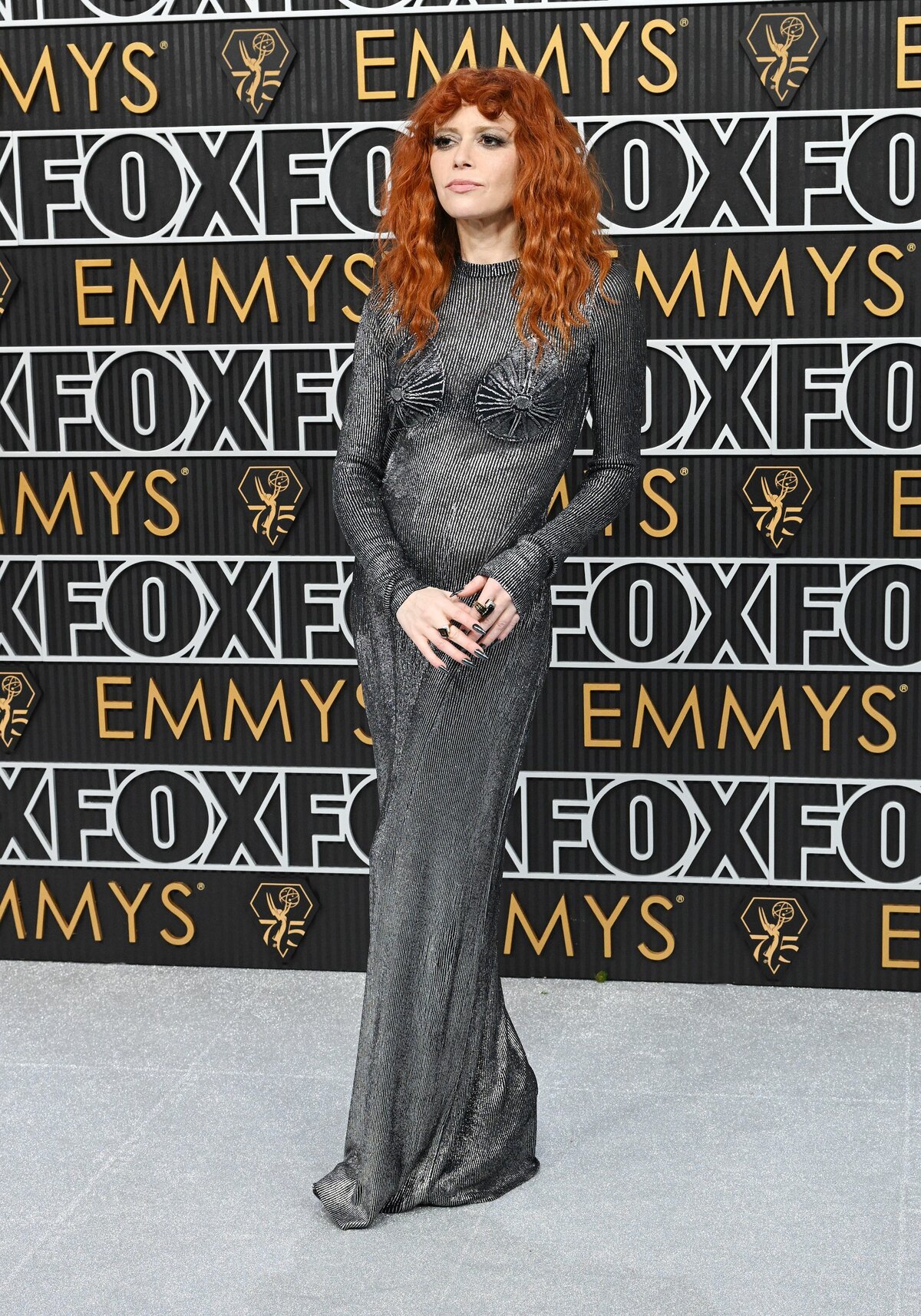 Natasha Lyonne a 75. Primetime Emmy-díjátadón a kaliforniai Los Angelesben, a Peacock Színházban 2024. január 15-én. 