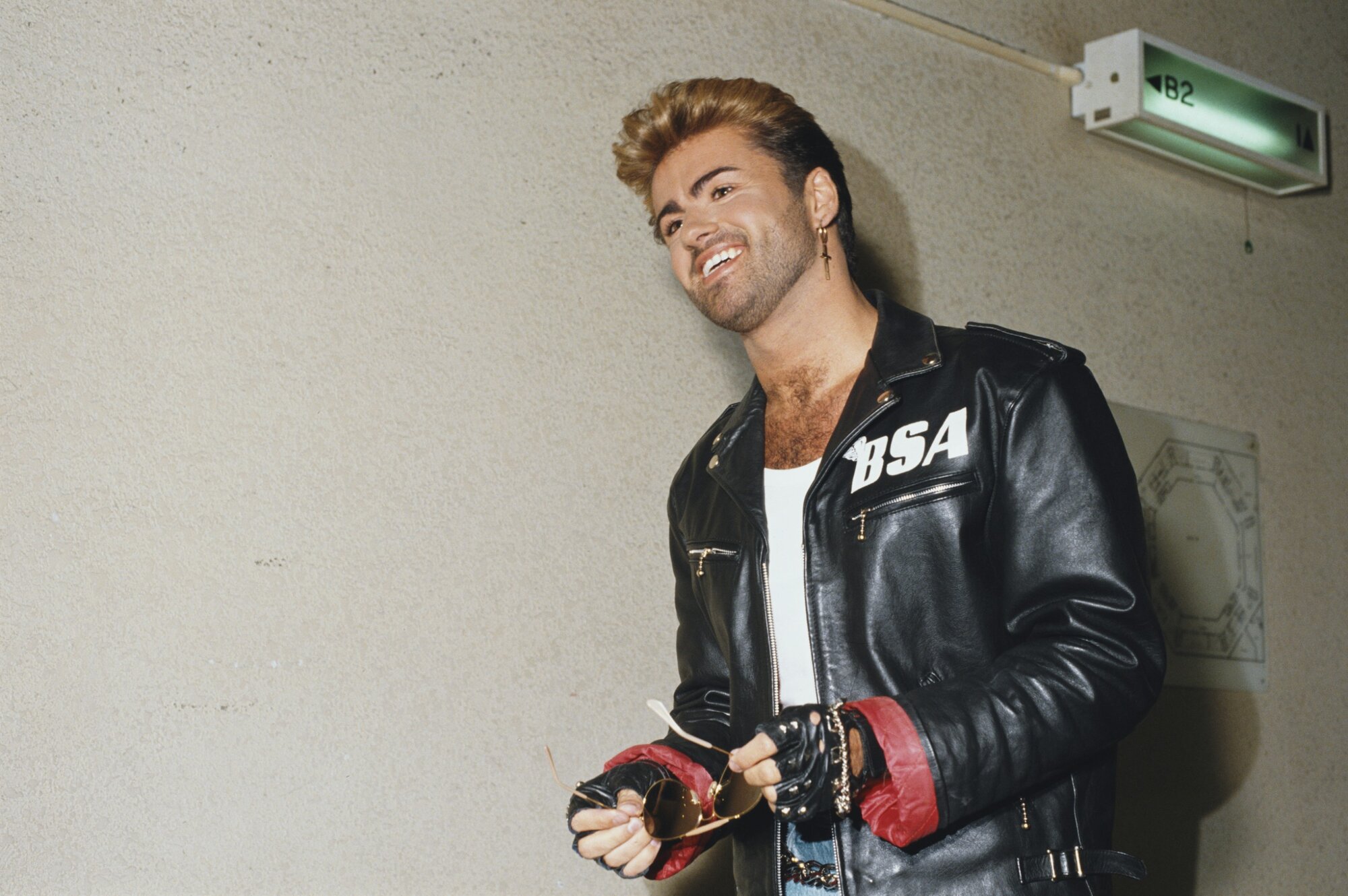 George Michael (London, 1963. június 25. – Goring-on-Thames, Oxfordshire, 2016. december 25.) kétszeres Grammy-díjas görög származású brit énekes és dalszerző, aki az 1980-as években lett népszerű, amikor megalapította a Wham! nevű popduót egykori iskolatársával, Andrew Ridgeley-vel. Olyan világszerte sikeres dalok kötődnek a nevéhez, mint a Last Christmas és a Wake Me Up Before You Go-Go, albumok közül pedig az 1987-ben kiadott Faith,