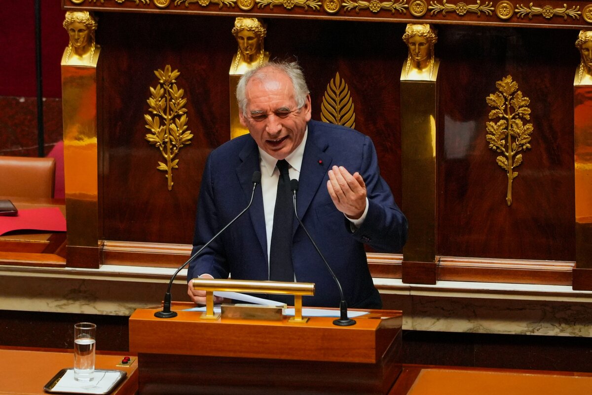 Megbukott a francia kormány