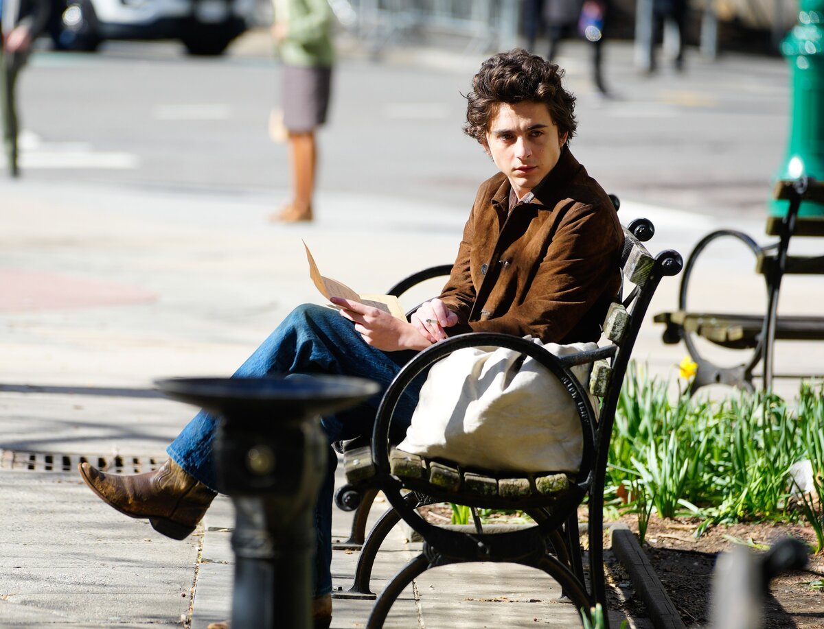 Timothée Chalamet mint Bob Dylan az A Complete Unknown című filmben.