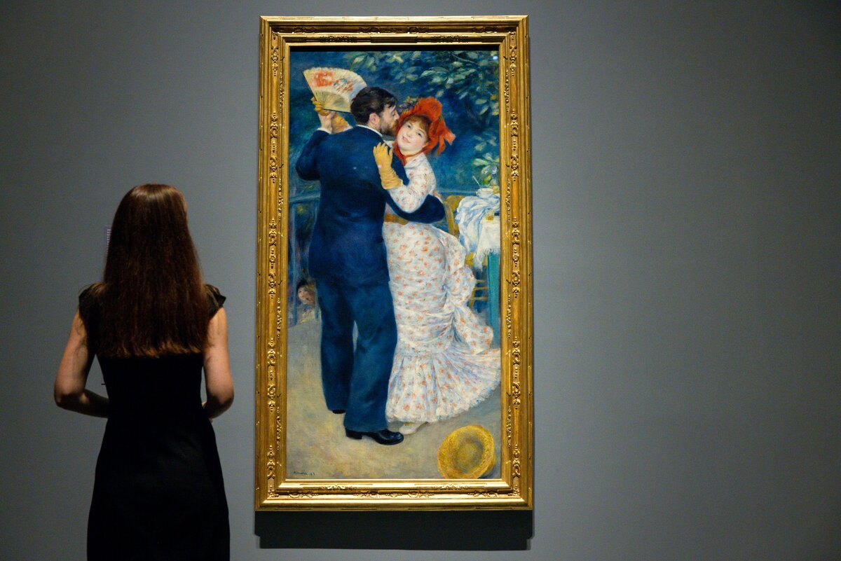 Renoir "Vidéki tánc" című festménye a Szépművészeti Múzeum kiállításán.