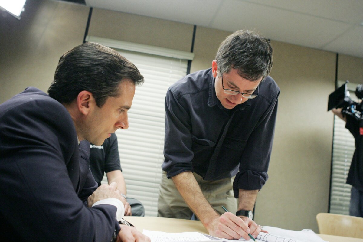 Steve Carell és Greg Daniels az Office forgatásán