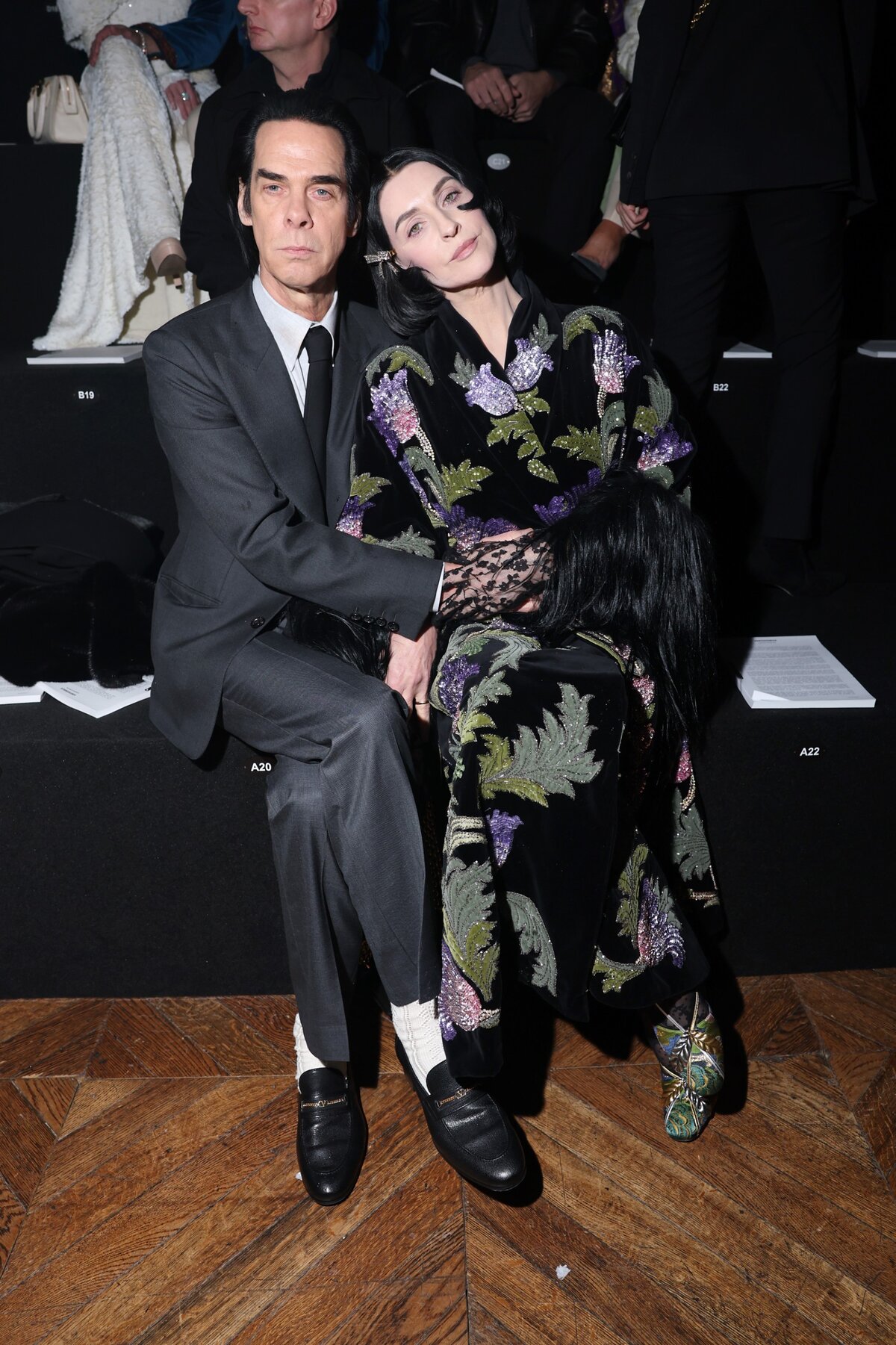 Párizs, Franciaország - JANUÁR 29.: Nick Cave és Susie Cave részt vesz a Vertigineux, a Valentino Haute Couture 2025 tavasz-nyári bemutatóján a párizsi divathét keretében 2025. január 29-én Párizsban, Franciaországban. (Fotó: )