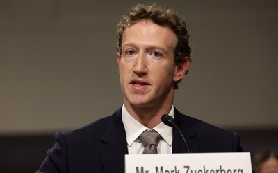 40 éves lett Mark Zuckerberg: elhoztuk a legjobb összeesküvés-elméleteket a Facebook atyjáról