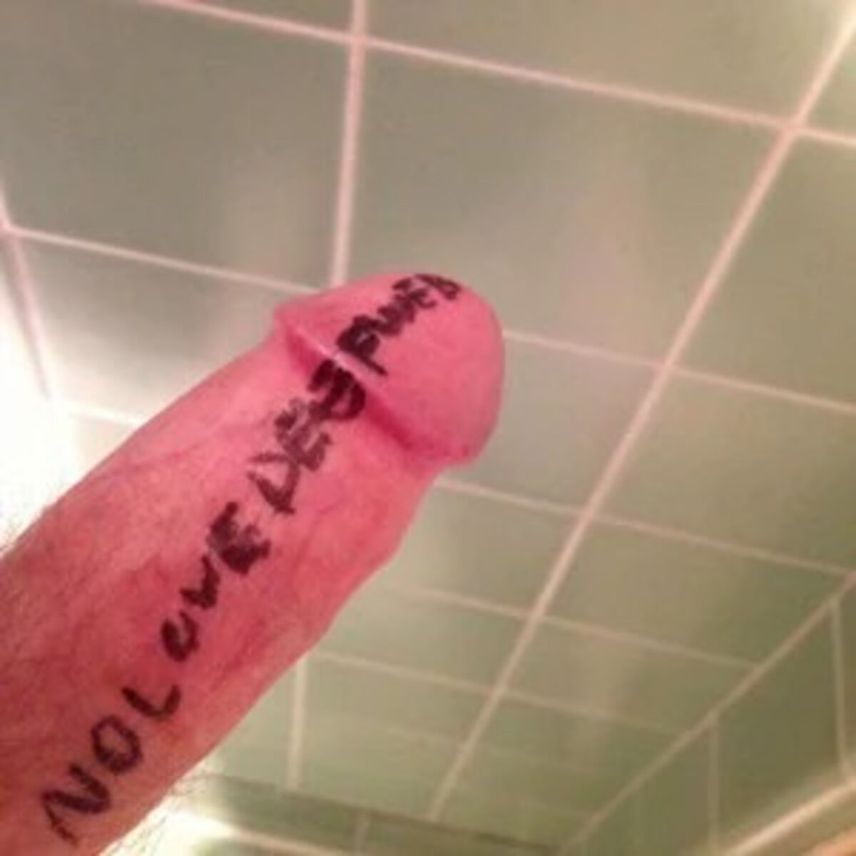 DEATH GRIPS – NO LOVE, DEEP WEB