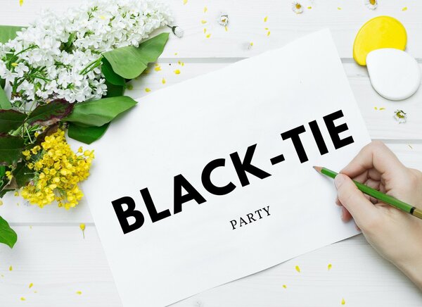 Hogyan illik felöltözni, ha meghívást kapsz egy black-tie partyra? 