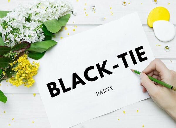 Hogyan illik felöltözni, ha meghívást kapsz egy black-tie partyra?