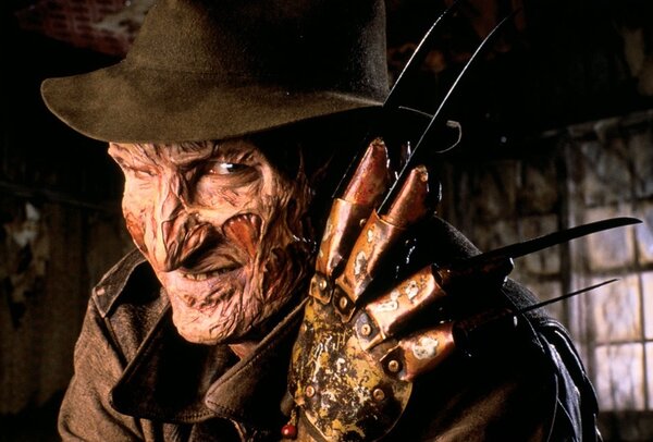 Shakespeare melyik drámájából olvasnak fel irodalomórán az 1984-es Rémálom az Elm utcában, amikor Freddy Krueger megtámadja Nancy-t?
