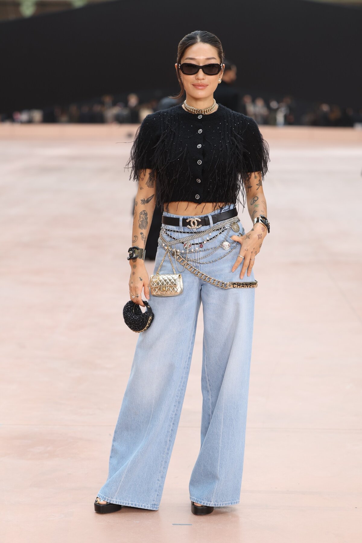 Párizs, Franciaország - március 11.: Peggy Gou részt vesz a Chanel Womenswear Fall/Winter 2025-2026 bemutatóján a Párizsi Divathét keretében a Grand Palais-ban 2025. március 11-én, Párizsban, Franciaországban. (Fotó: )