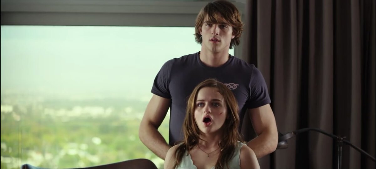 Jacob Elordi és Joey King a Csókfülkében