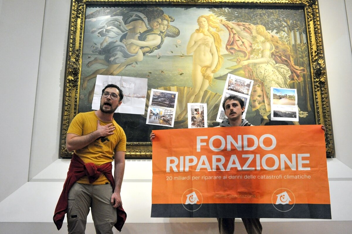 Klímaaktivisták figyelmeztetésekkel ragasztják le Botticelli Vénusz születése című festményét a firenzei Uffizi gallériában
