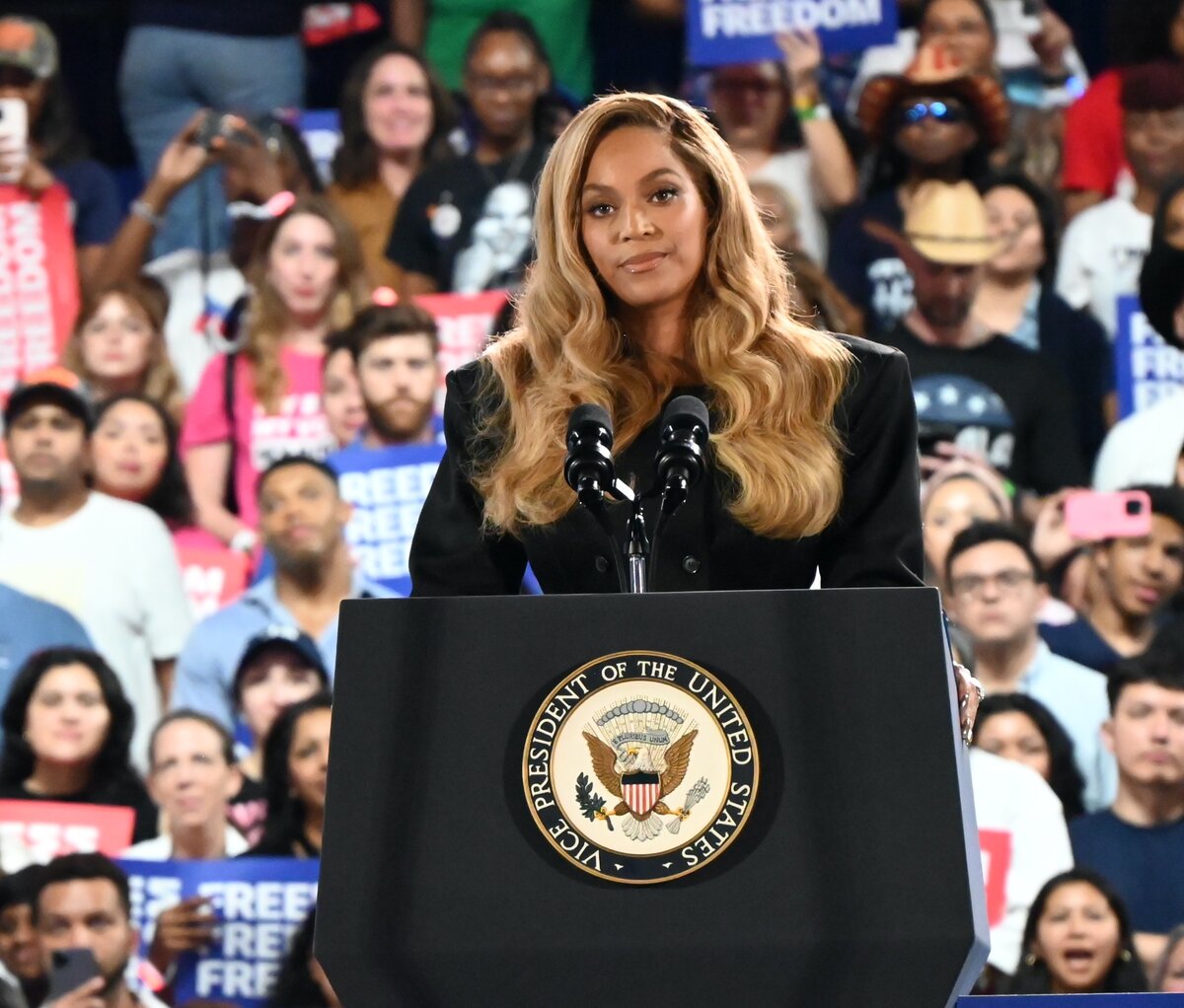 Vizsgálattal fenyegeti Trump Beyoncét és Bruce Springsteent
