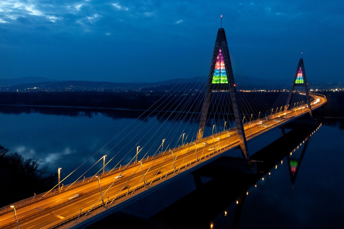 megyeri hid, vilagitas