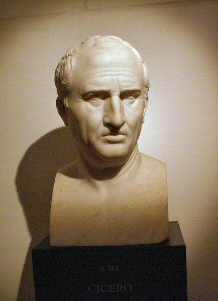 A római szónok, Cicero igen hírhedt volt arról, hogy ha egyszer beszélni kezdett, nem egykönnyen állt le. Hogy írjuk helyesen a róla elnevezett körmondatot?