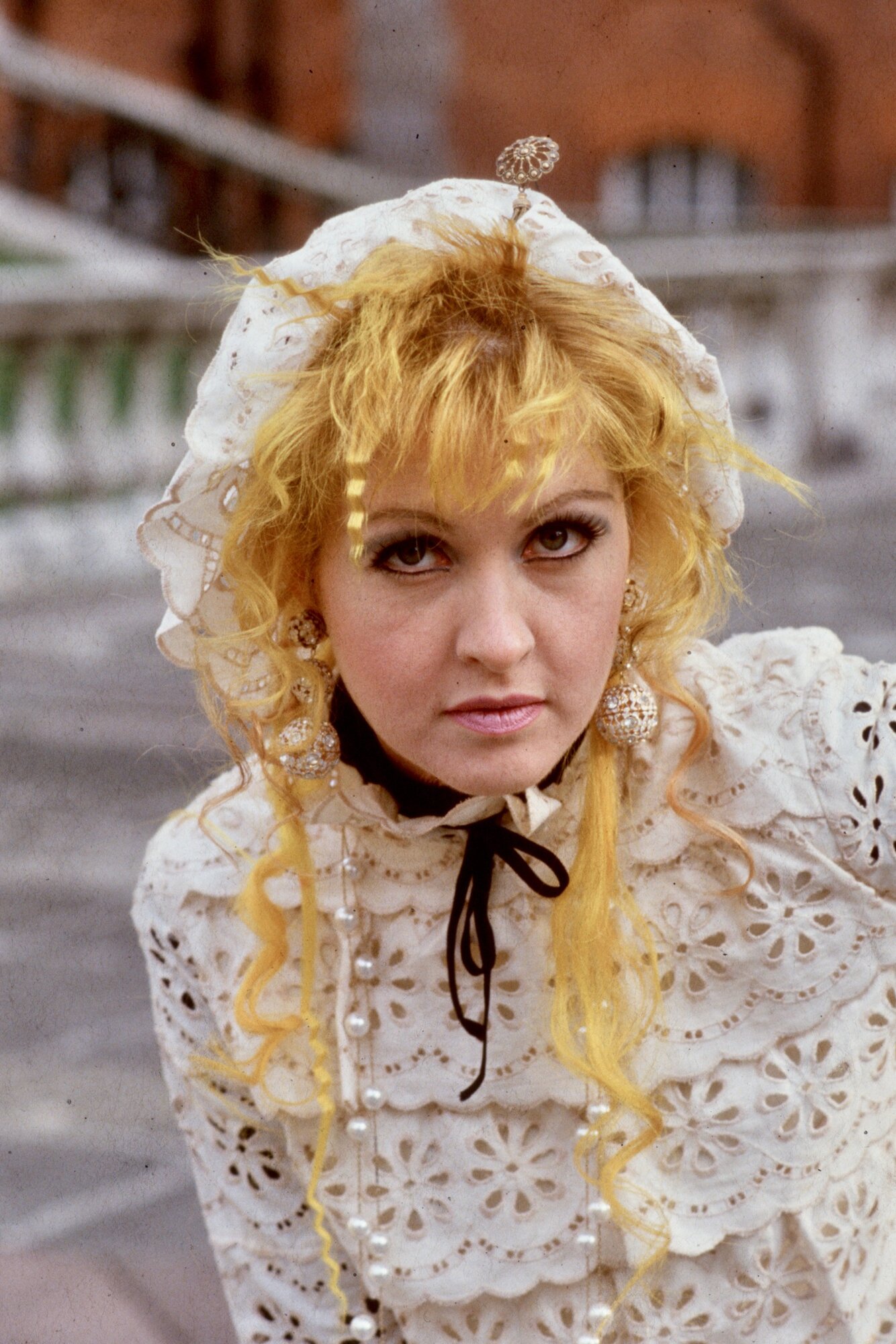 Cynthia Ann Stephanie "Cyndi" Lauper (New York, New York, 1953. június 22. –) kétszeres Grammy-díjas, emellett Emmy- és Tony-díjas amerikai énekesnő, dalszövegíró, zeneszerző, színésznő, melegjogi aktivista.[1] azon kevés előadóművészek egyike, akiknek GET-je van (Grammy-Emmy-Tony díj).