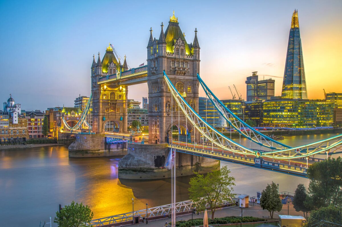 London egyik szimbóluma – a Tower Bridge.