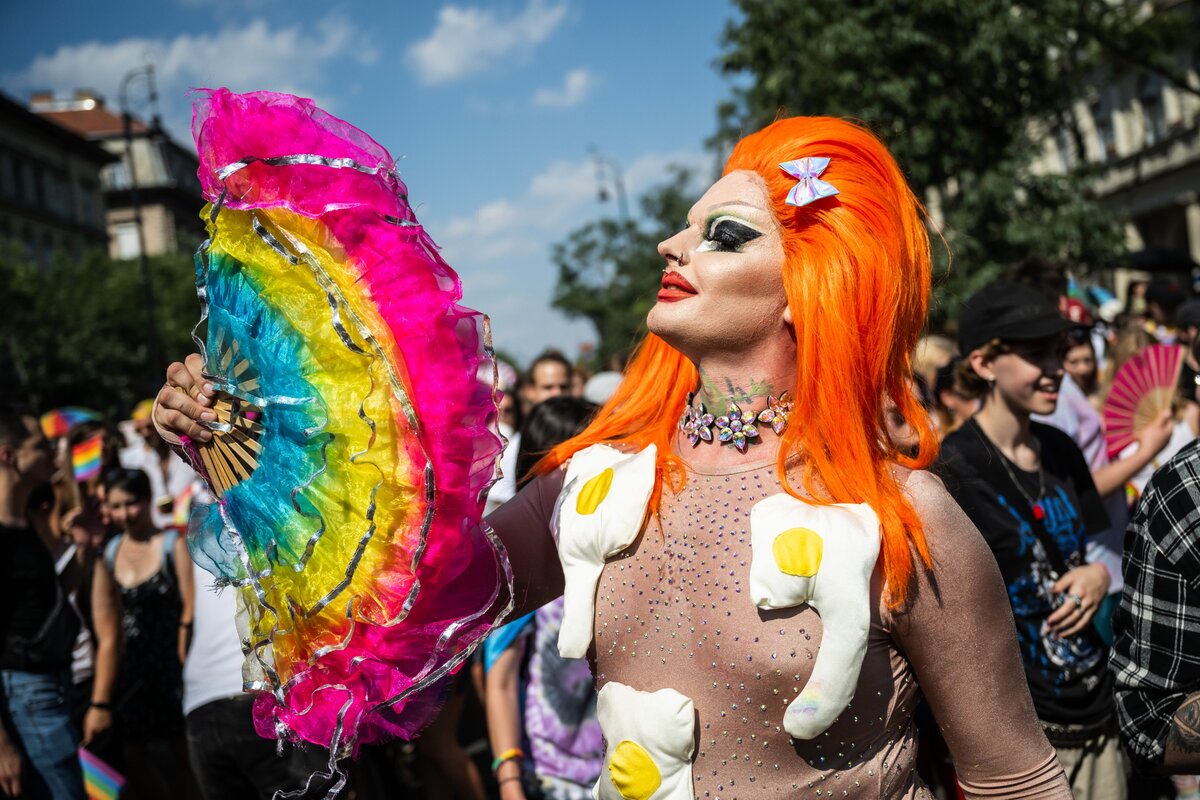 Arcfelismerő a Pride-on, veszélyes?