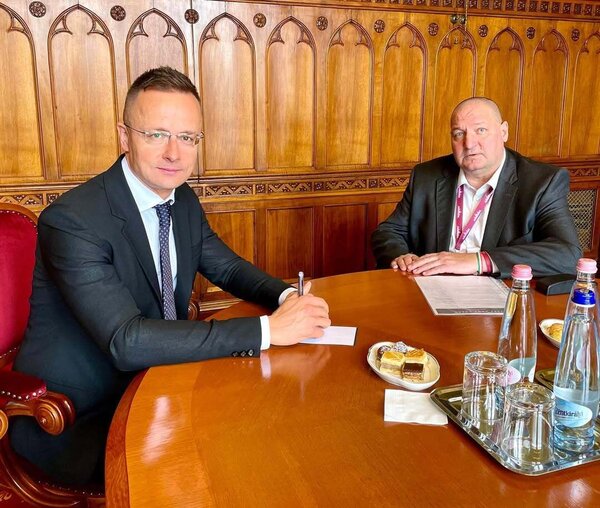 Pov 3.0: Németh Szilárd meghív délutáni teára. Milyen édességgel fog kedveskedni neked?