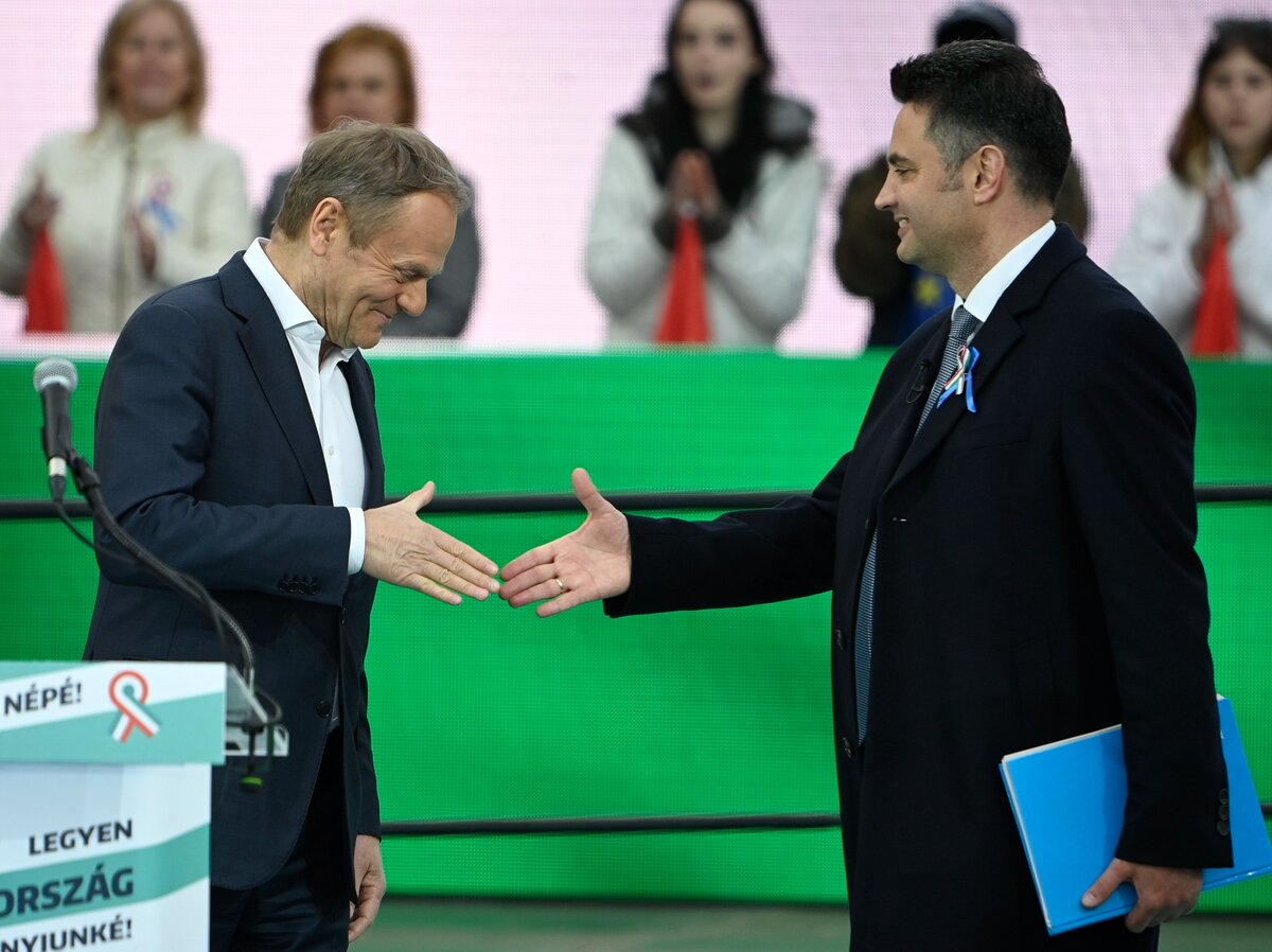 Donald Tusk és Márki-Zay Péter az Egységben Magyarországért nagygyűlésén a budapesti Műegyetem rakparton 2022. március 15-én.