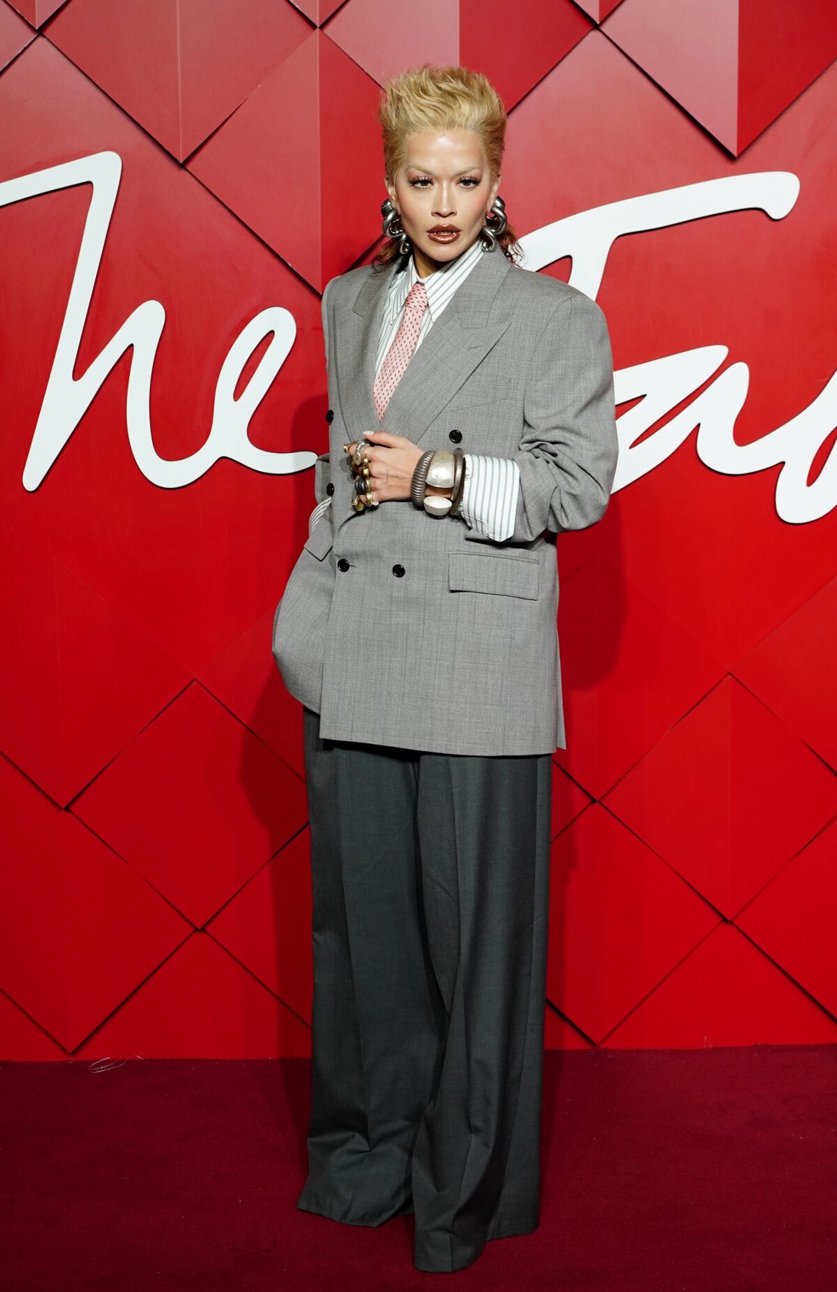 Rita Ora a The Fashion Awards 2024 díjátadón, a Royal Albert Hallban, Londonban, Angliában, 2024. december 2-án.